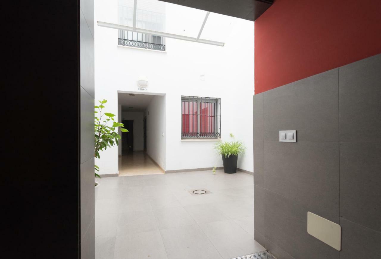Homely Malaga Plaza Montano Exterior foto